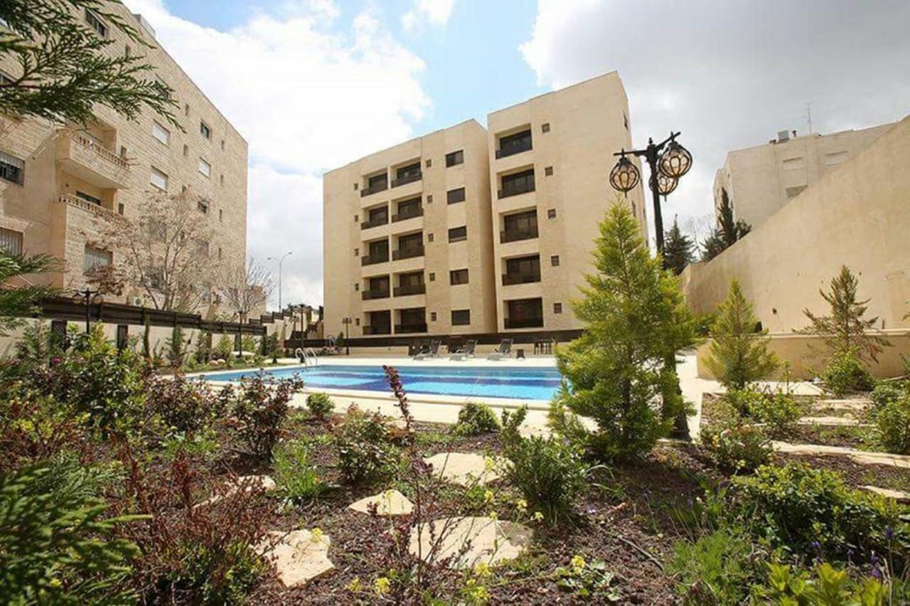 Dair Ghbar Apartment Amman Bagian luar foto